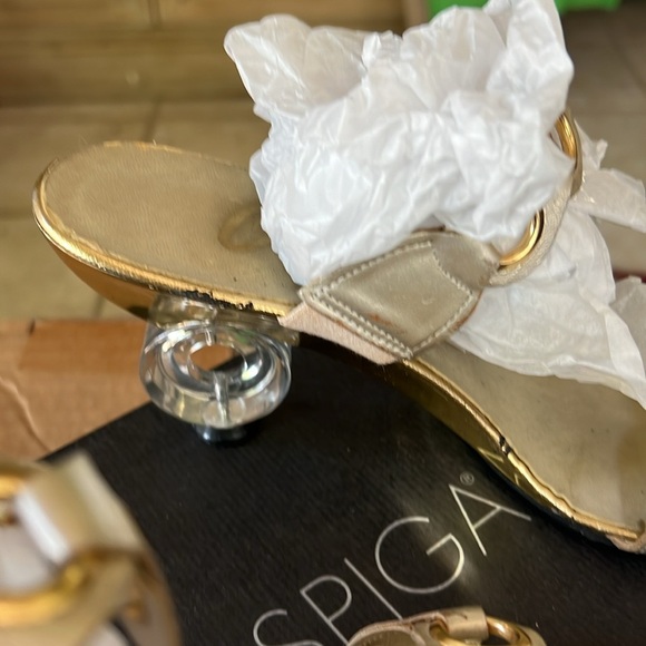 Onex Golden Ring Sandal with Clear Circular Heels. Sz 39. NEW - Picture 12 of 17